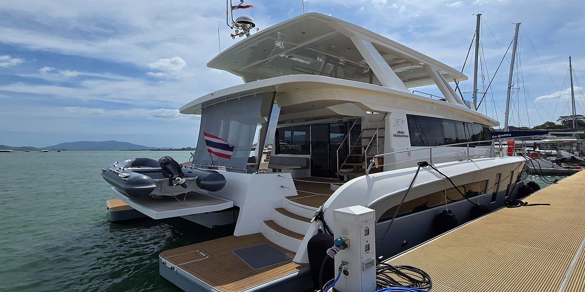 Продается новый моторный катамаран Akula 56